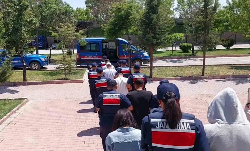 Aksaray’da uyuşturucudan gözaltına alınan 3 kişi tutuklandı
