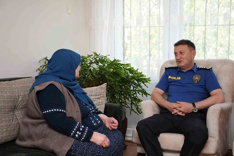 Emniyet Müdürü Baybaba, şehit annesini ziyaret etti
