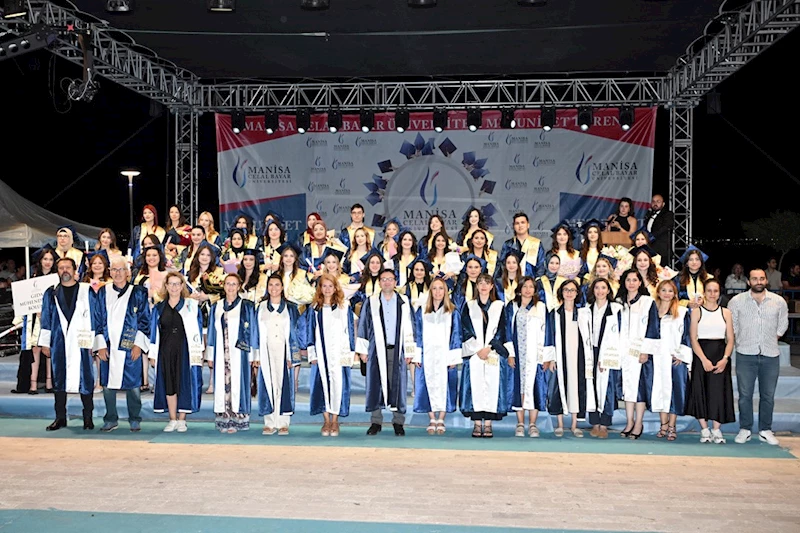 Manisa Celal Bayar Üniversitesi 824 mühendis mezun etti
