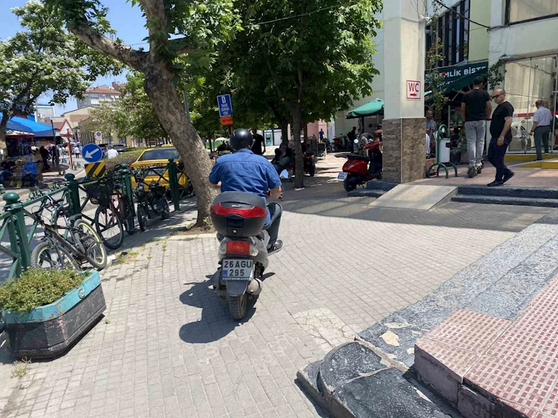Motosikletler için kural yok gibi
