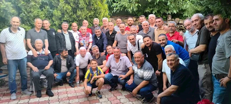 Masterler derneği üyeleri dostluk maçı sonrası gönüllerince eğlendi

