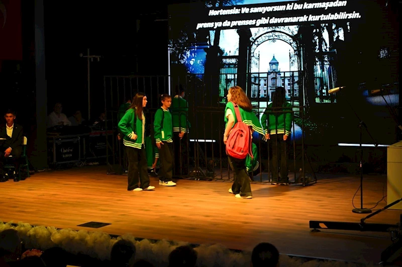 Öğrencilerin sahne performansları ilgi gördü
