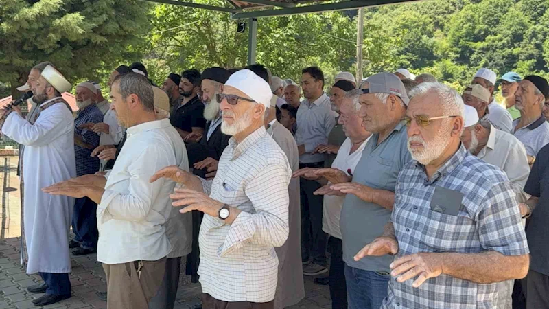 Kuraklığa çare arayan köylülerden yağmur duası
