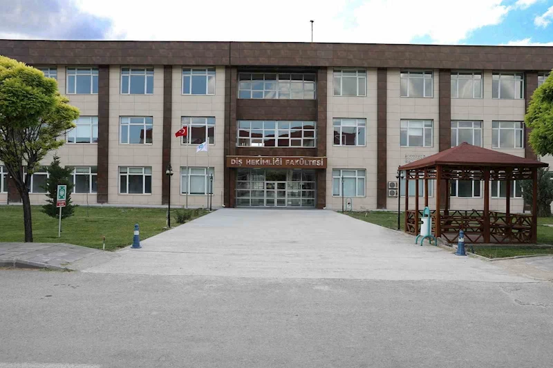 NÖHÜ Diş Hastanesi ilklere imza atmaya devam ediyor
