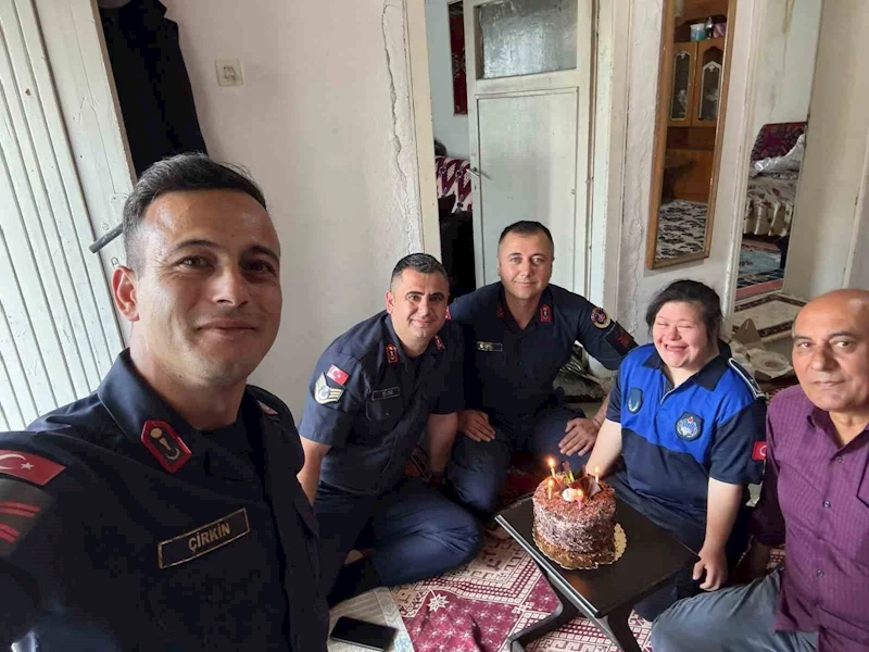 Kırşehir’de Jandarmadan Down Sendromlu Sıla’ya Doğum Günü Sürprizi
