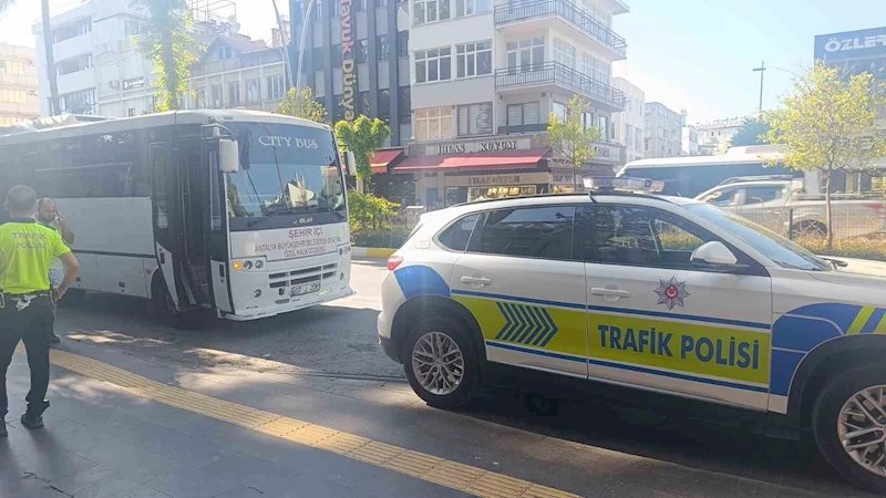 Süresi dolmuş ehliyetle minibüs kullanan sürücüye 3 bin 755 TL ceza
