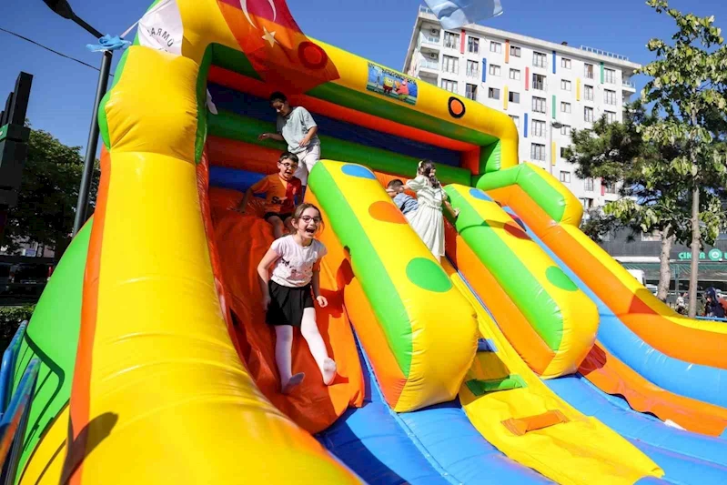 Ümraniye’nin parklarında yaz coşkusu: Çocuk festivali başladı
