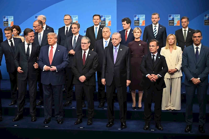 Erdoğan, NATO Zirvesi öncesi aile fotoğrafına katıldı
