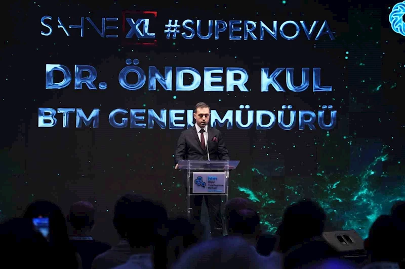 Sahne XL etkinliğinde ’Supernova’ temasıyla 13 girişimci sahne aldı

