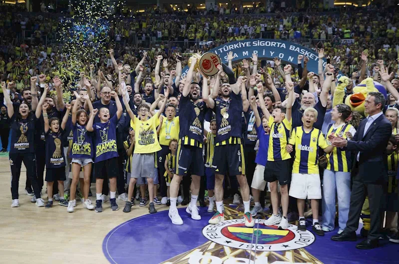 Basketbol Süper Ligi’nde şampiyon Fenerbahçe Beko kupasını aldı
