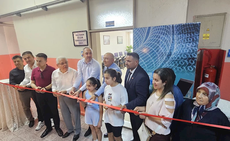 Alaşehir’de Veli Özkan Bilişim Teknolojileri Sınıfı açıldı
