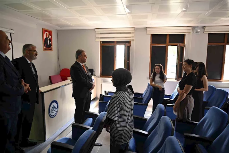 Rektör Karataş MYO’larda incelemelerde bulundu
