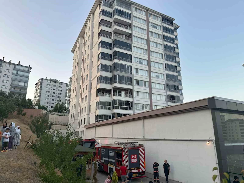 Ankara’da 11 katlı binada yangın: 2 yaralı
