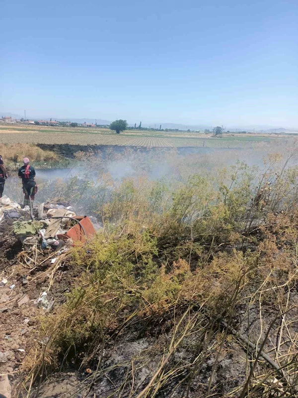 Karesi ilçesinde anız yangını kontrol altına alındı
