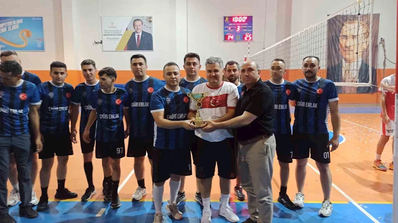 Kaymakamlık Voleybol Turnuvası’nın Şampiyonu Zanbak Tarım oldu

