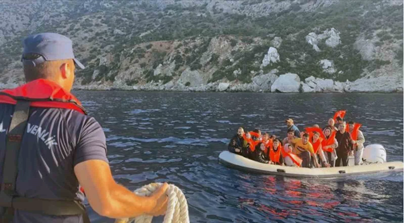 Datça açıklarında 25 düzensiz göçmen kurtarıldı, bir göçmen kaçakçısı yakalandı
