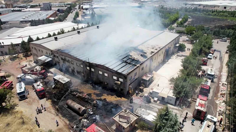 Fabrika yangını kontrol altına alındı
