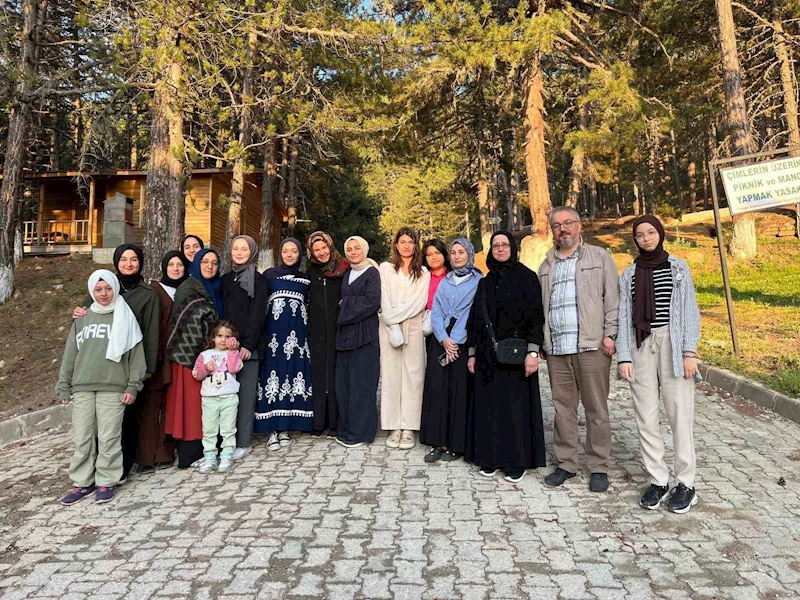 Gediz’de manevi danışmanlık faaliyetleri mezunlarla Murat Dağında veda buluşmasıyla taçlandı

