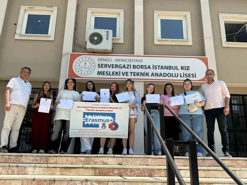 Avrupa mutlağını yerinde öğrenen Denizlili öğrenciler uluslararası stajlarını tamamladı
