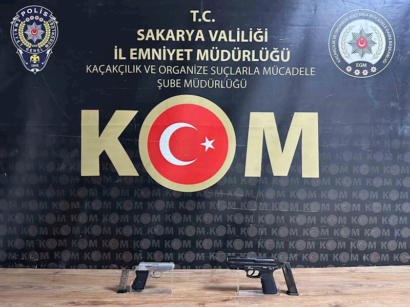 Sakarya’da silah kaçakçılığına darbe: Çok sayıda silah ve mühimmatı ele geçirildi, 4 gözaltı
