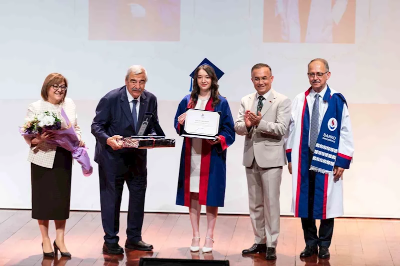 SANKO Üniversitesi Tıp Fakültesinde mezuniyet coşkusu
