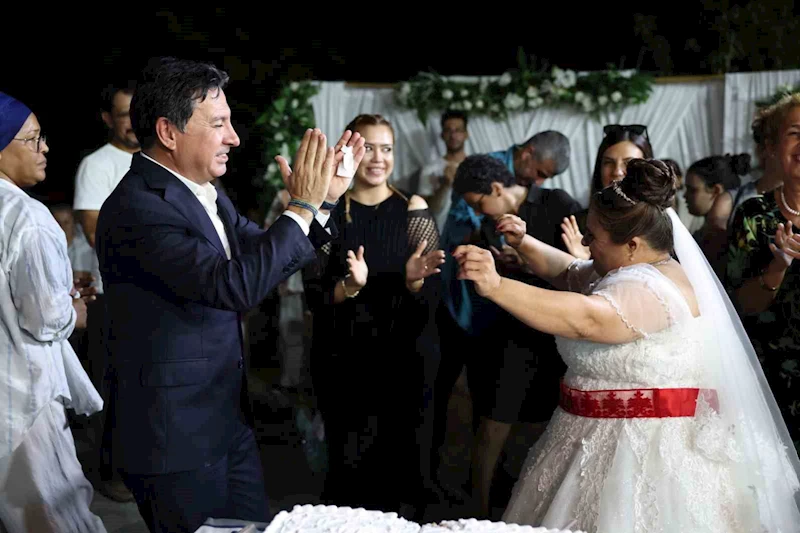 Başkan Aras, Nilay’ın gelinlik hayaline ortak oldu
