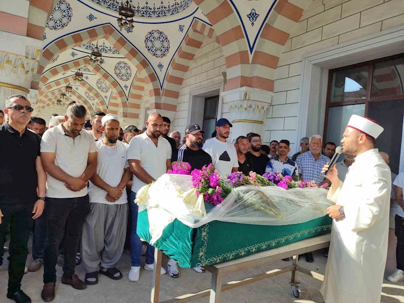 Eski nişanlısı tarafından öldürülen hamile kadının cenaze defnedildi
