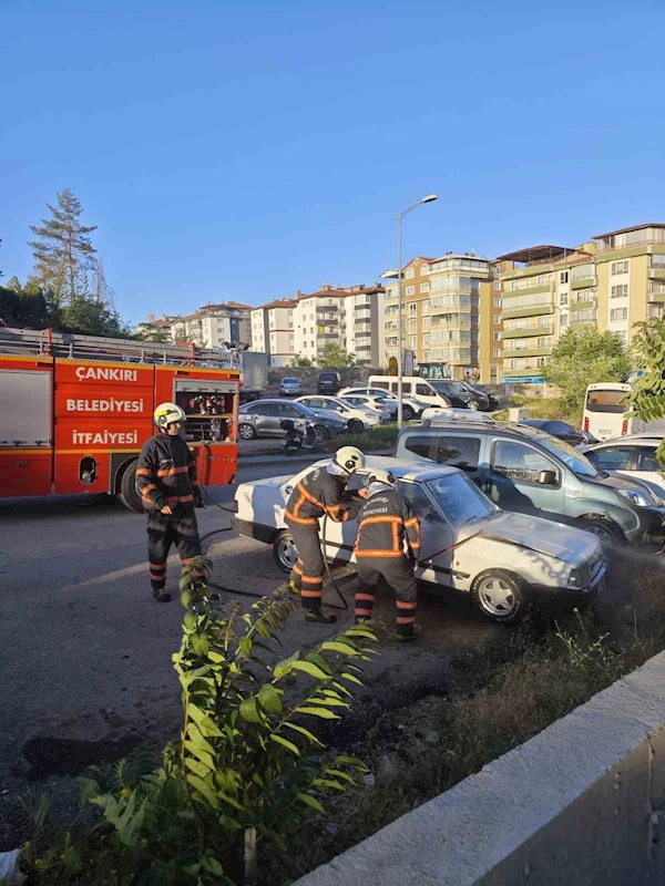 Fiat-Tofaş otomobil alevlere teslim oldu
