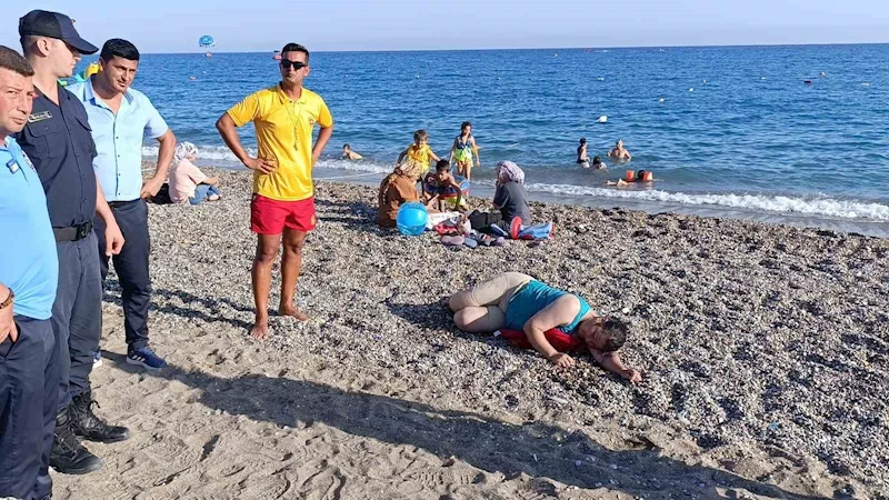 Vatandaşlar kurtardığı kadın boğulma tehlikesi atlattı
