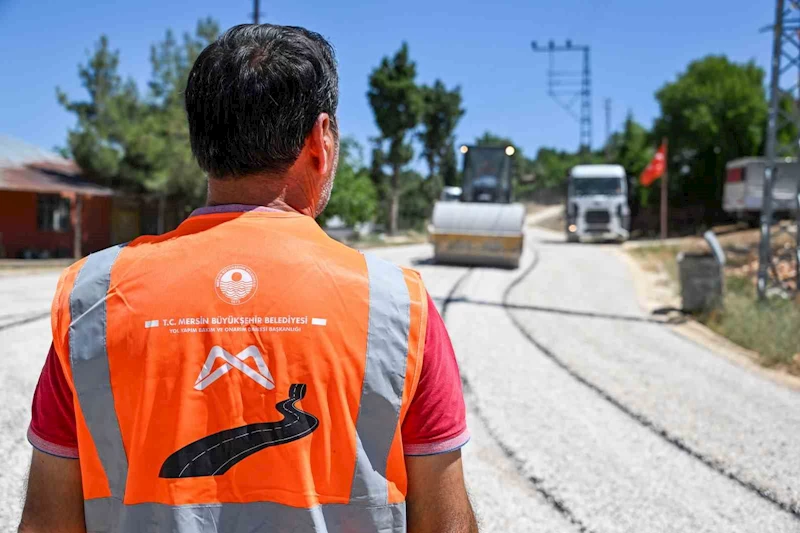 Erdemli kırsalındaki yollar yenileniyor
