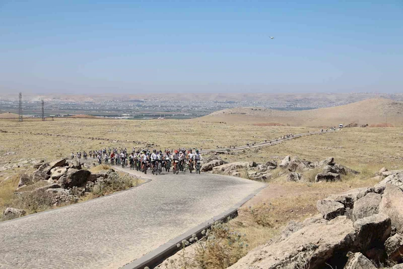 Yüzlerce bisikletli tarihi yerlere ulaşmak için pedal çevirdi
