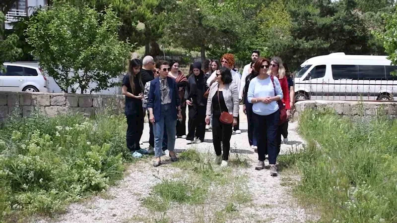 Kendi imkânlarıyla oluşturduğu müzede, Hitit döneminden günümüze kadar eserler bulunuyor
