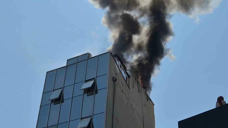 Tekirdağ’da 5 katlı pastane alev alev yandı, mahalleli sokağa döküldü
