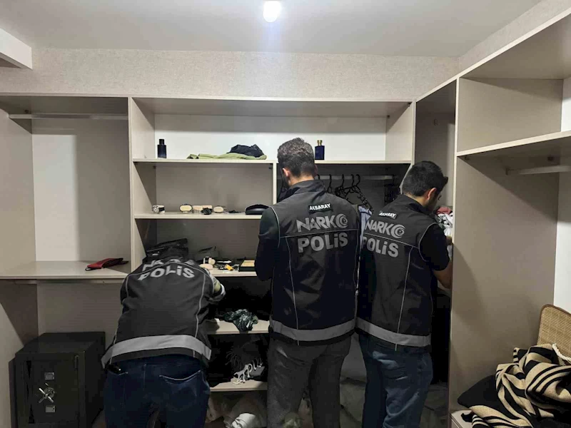 Uyuşturucu operasyonunda F serisi dolar ele geçirildi: 1 tutuklama
