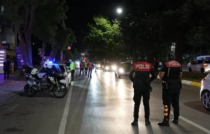 Isparta’da bir saatte 12 araç ve sürücüsüne idari para cezası uygulandı
