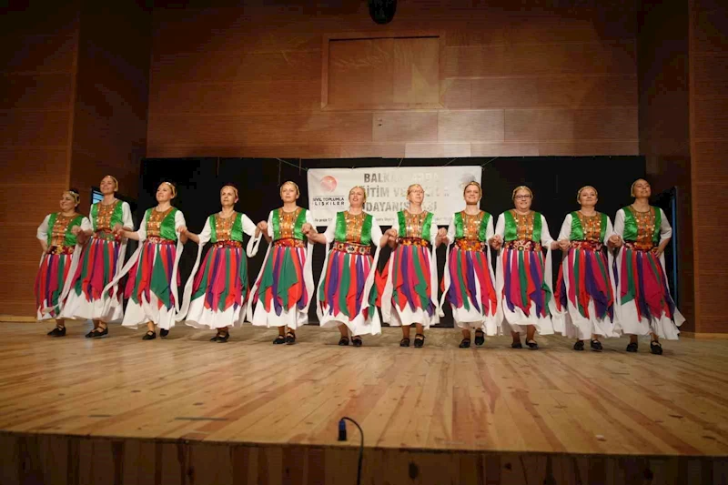 Edirne’de komşu ülkelerin katıldığı etkinlikte renkli görüntüler oluştu

