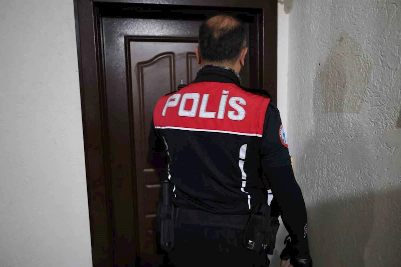 Mersin’de 54 adrese operasyon: 89 aranan şahıs yakalandı
