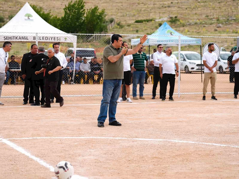 Öğümsöğüt’e futbol sahası
