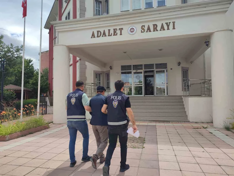 11 yıl hapis cezasıyla aranan şahsı polis yakaladı
