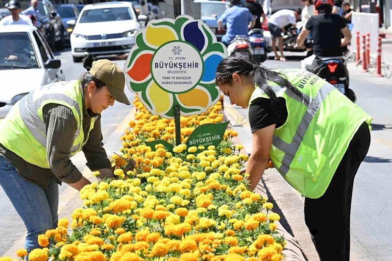 Aydın Büyükşehir’den Nazilli’de temizlik ve peyzaj çalışması

