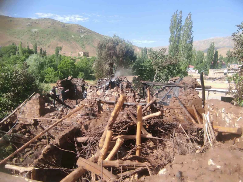 Bitlis’te çıkan yangın korkuya neden oldu
