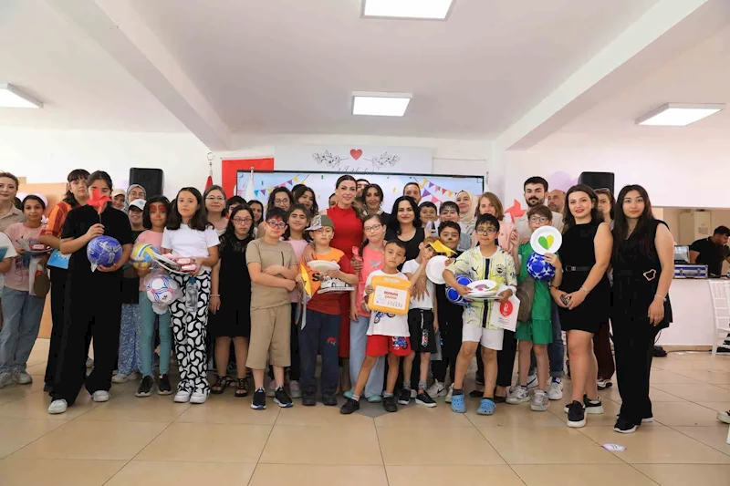 Keçiören Belediyesi’nden engelli çocuklara karne hediyesi

