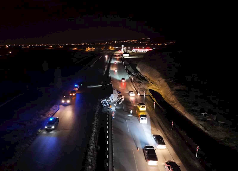 Kırıkkale’de alkol yüklü tır devrildi
