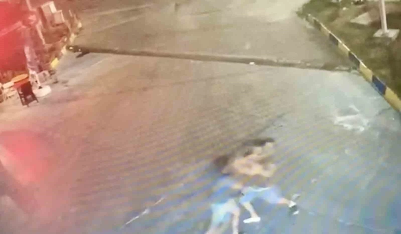 İki paket sigara için kasiyeri bıçakladılar: O anlar kamerada
