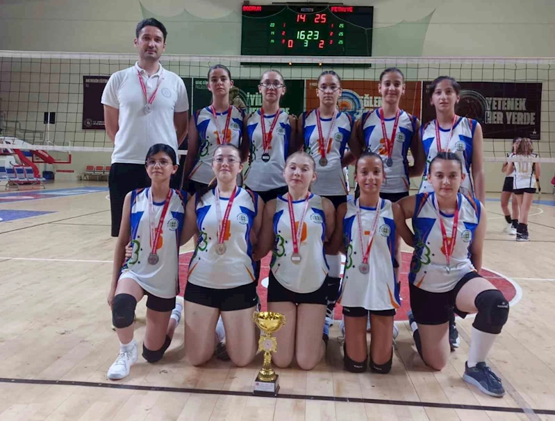 Muğla Büyükşehir’in Voleybol takımlarından çifte başarı
