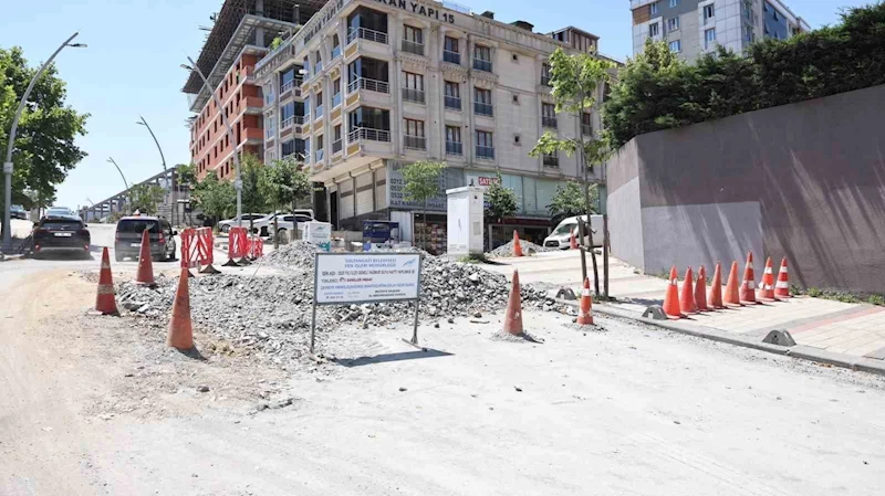 Sultangazi’de Eski Habipler Mahallesi’nde yağmur suyu hattı çalışması
