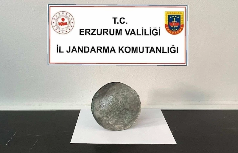 Piknikte bulduğu Bizans dönemi  bronz diski jandarmaya teslim etti
