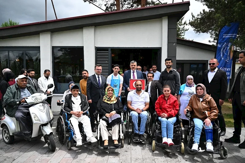 Vali Çiftçi, engelli vatandaşlarla bir araya geldi
