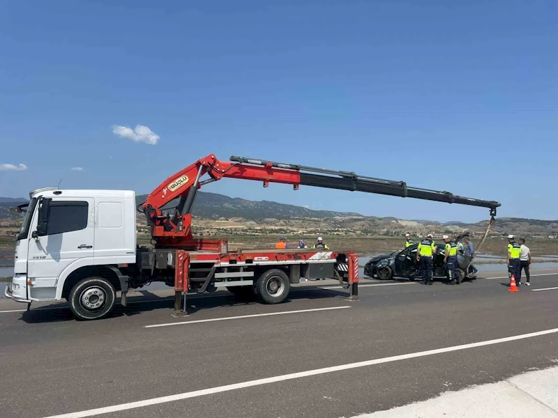 Çorum’da otomobil sulama kanalına devrildi: 1’i bebek, 3 yaralı
