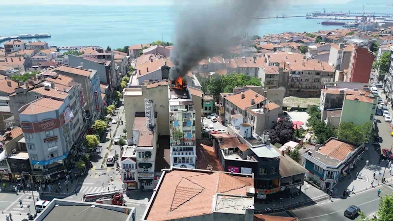 Pastane yangını asansör panosundan çıkmış
